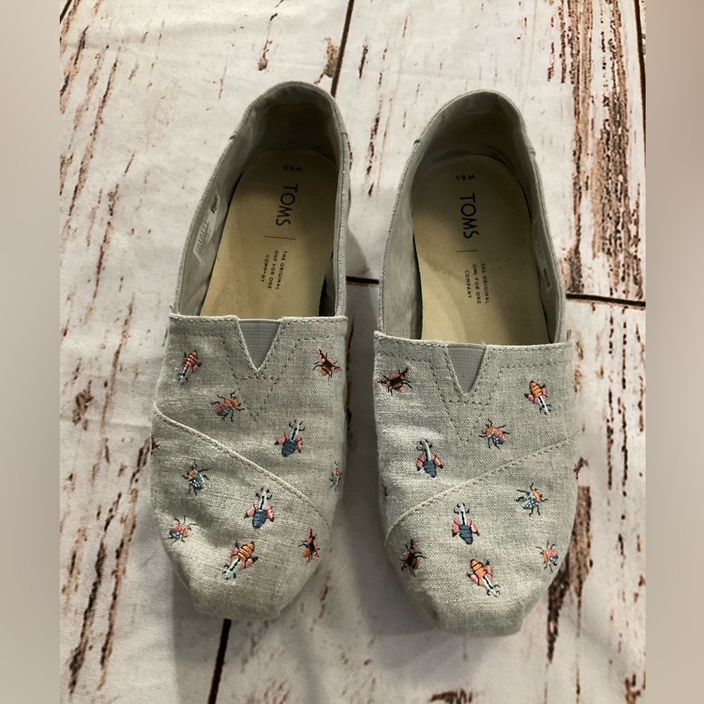 TOMS BUG DRIZZLE‎ EMBROIDERED SLIP ON SHOES